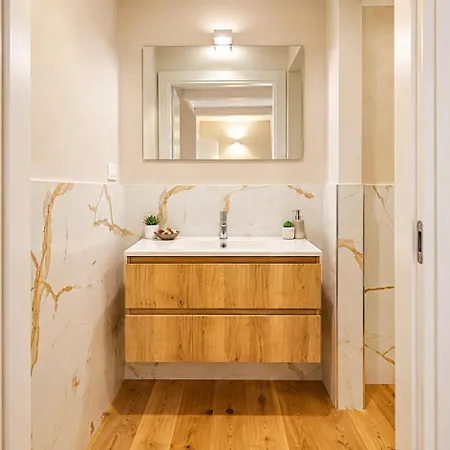 Montebello Apartment *